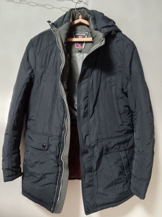 Продам мужскую зимнюю куртку за 15000тг...