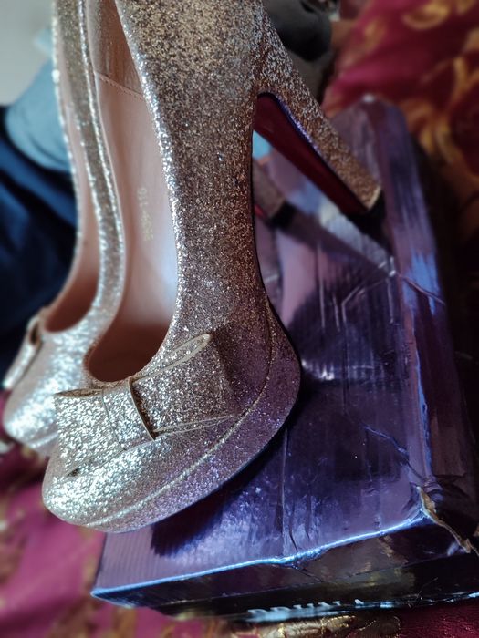 Туфли женские в отличном состоянии.