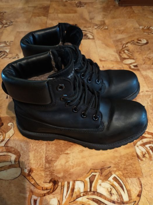 Ботинки  зимние., кожаные. Размер  37. Внутри натуральный мех