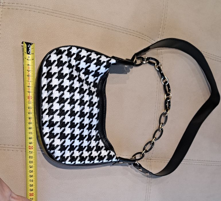 Нова мини дамска чанта от текстил и еко кожа.