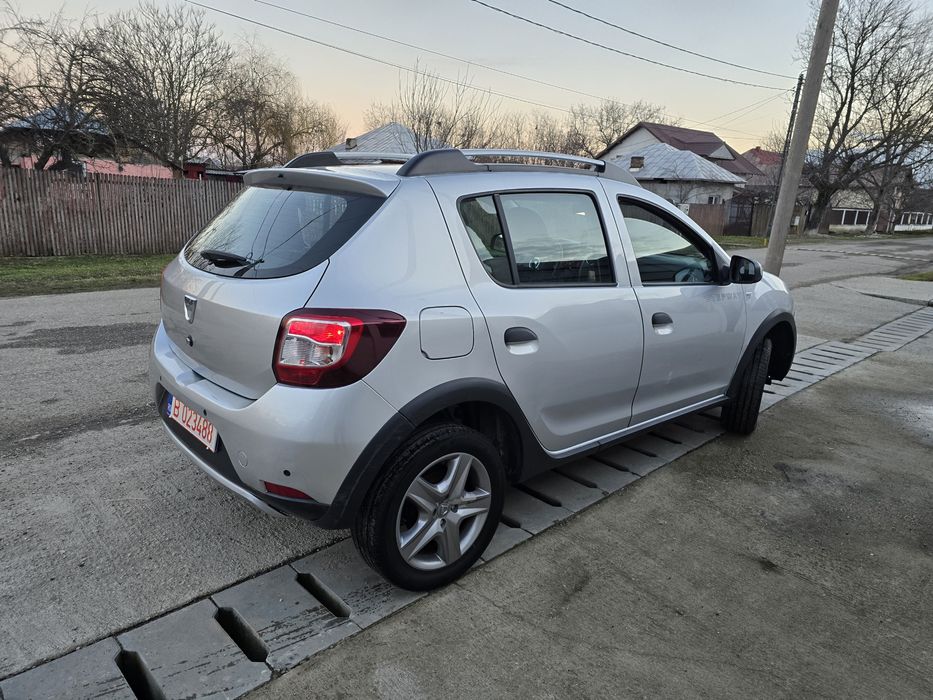 Dacia Sandero Stepway 2015 carnet service 129 mii k varianta full