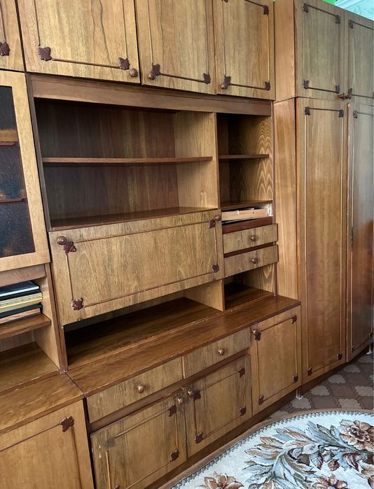 Румынская стенка гостинная из дерева и качественной опилки