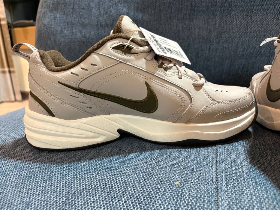 Кроссовки Nike Monarch 4