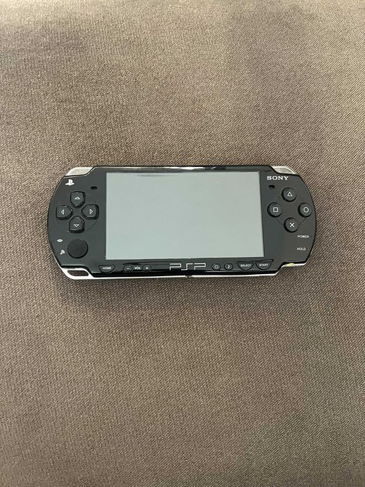 Продавам PSP 2000