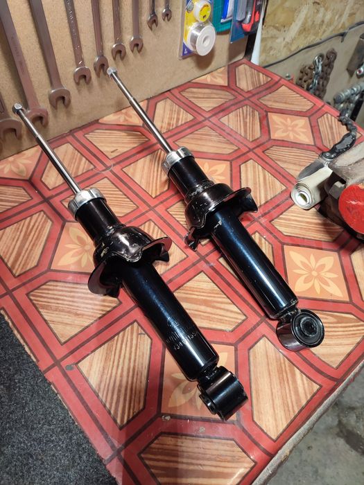 Амортизатор на Хонда CR-V 4