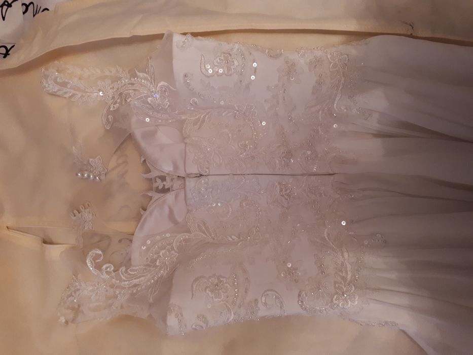 Vand rochie de mireasa