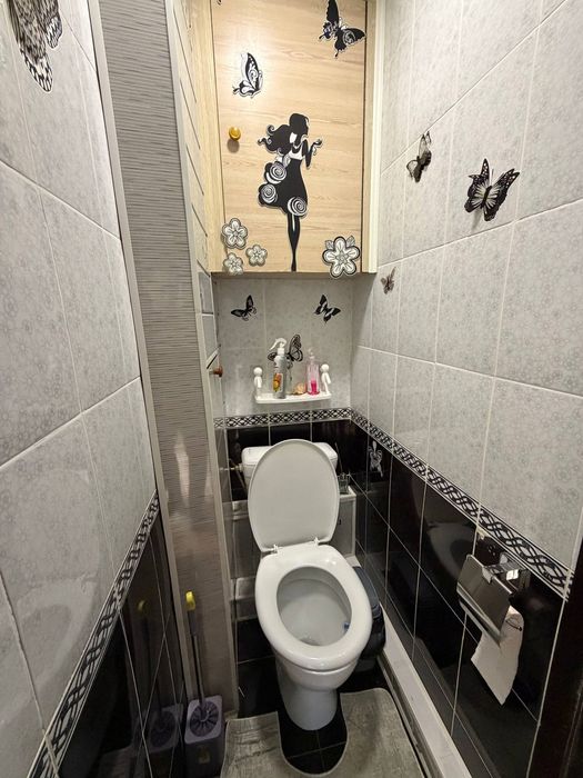 Продам чиланзар 25. Трёх комнатная.  Балкон 2*6