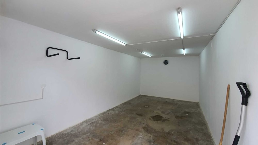 Garaj de închiriat Strada Cetățuia zona Primaria Brașov (3-5 min)