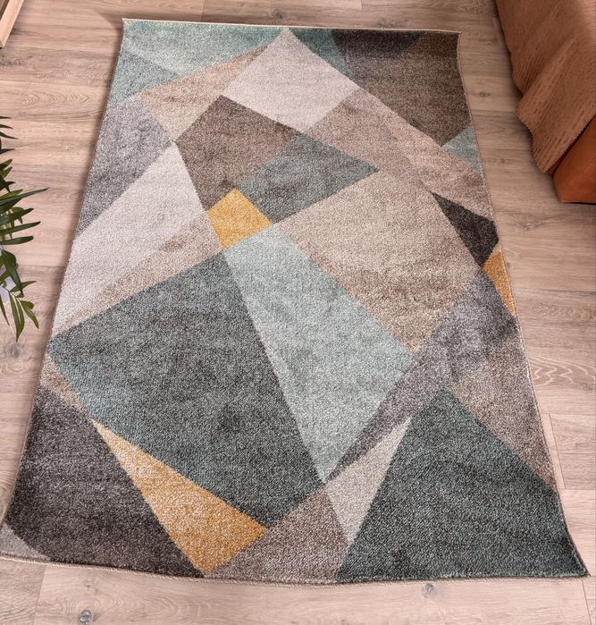 ЧИСТО НОВ килим Magnolia!