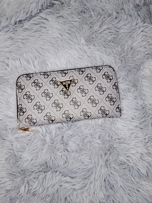 Portofel Guess pentru femei