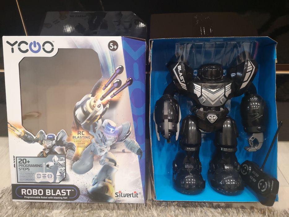 Интерактивен робот с дистанционно управление