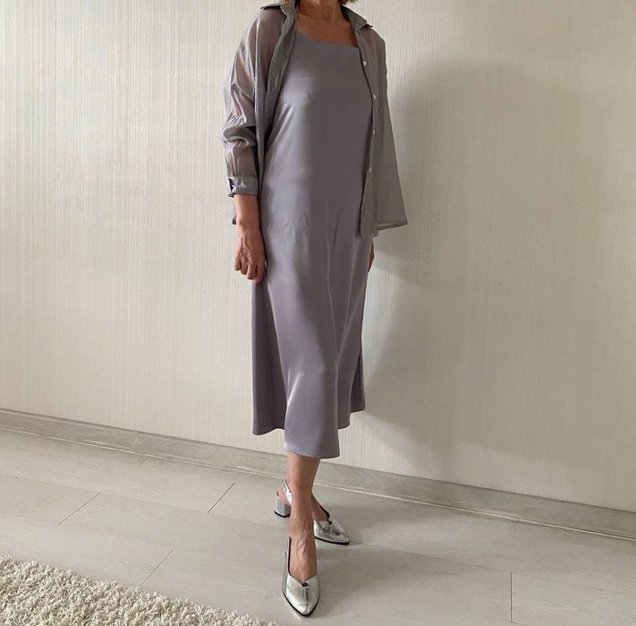 Брючный костюм, платья