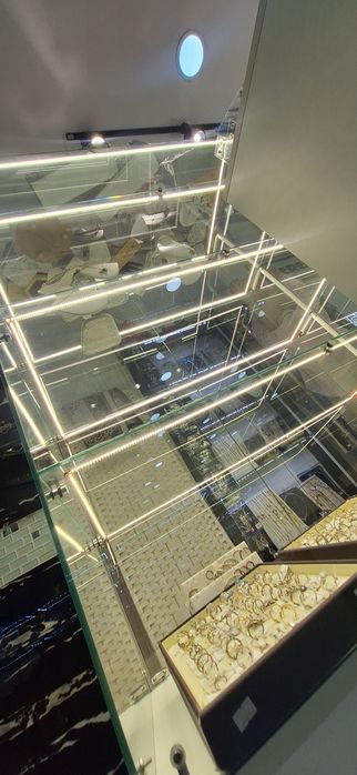 Установка подсветки витрин