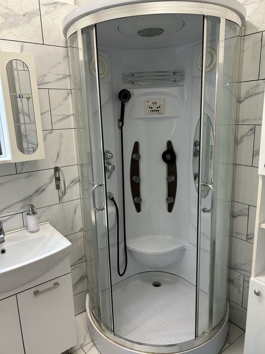 Cabina de dus cu radio