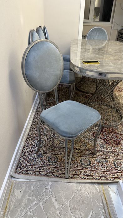 Срочно продам стол со стулями