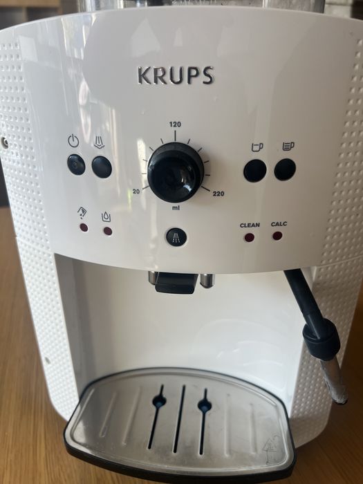 Бял кафеавтомат Krups EA810570