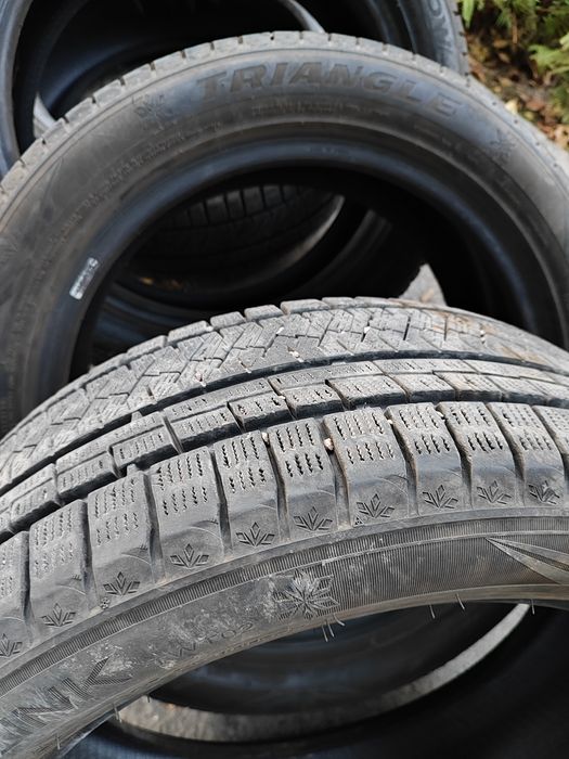 Продам зимние шины Triangle 225/50/R18