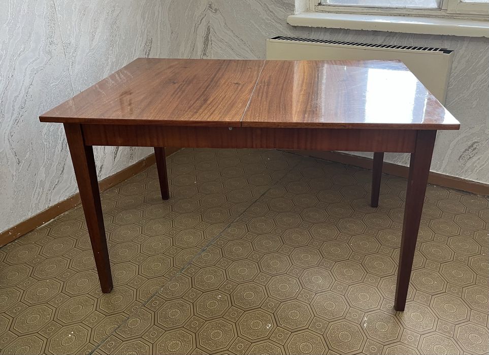 стол в хорошем состоянии