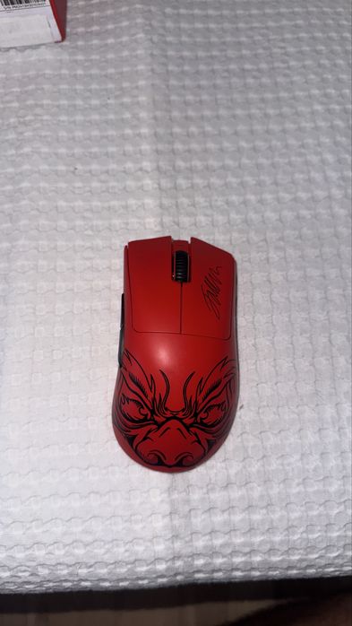 Mouse razer deathadder v3 pro FAKER EDITION
