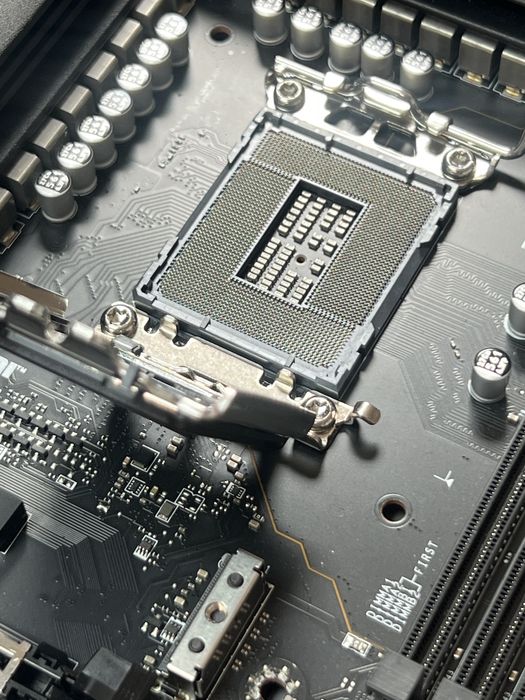 Placă de bază msi mag z790 tomahawk ddr4 —wifi