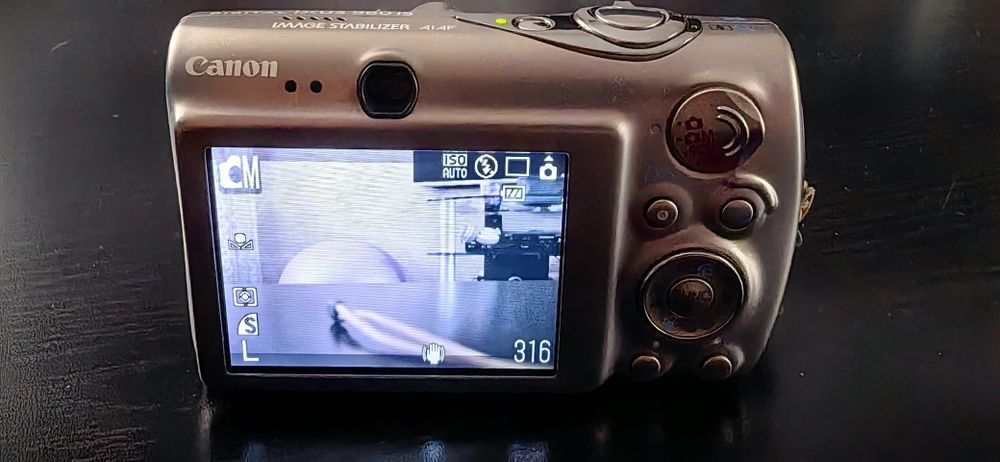 Продам фотоаппарат Canon