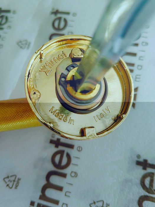 Италиянски дръжки за врата от месинг с розетки, в красив златист цвят