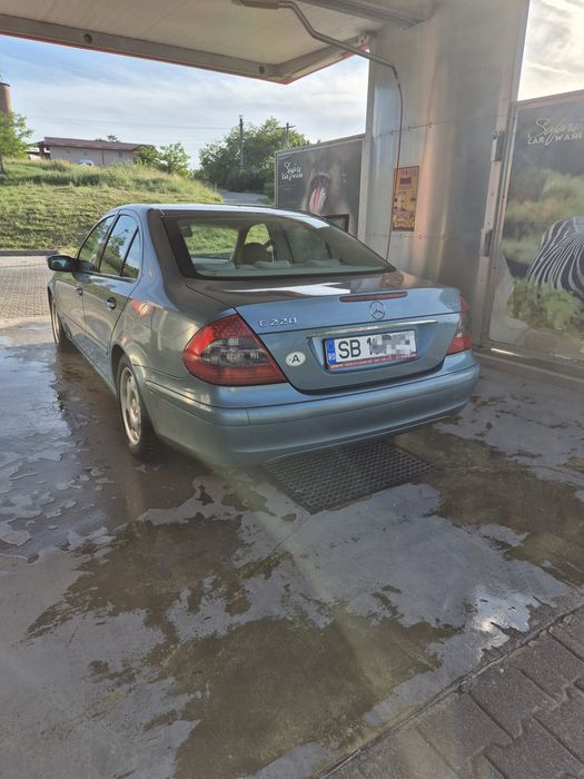 Mercedes E220 w211