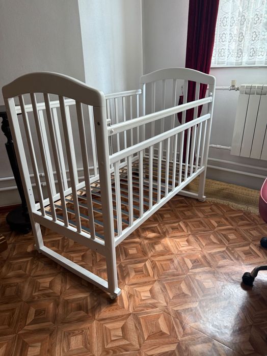 Кроватку детскую