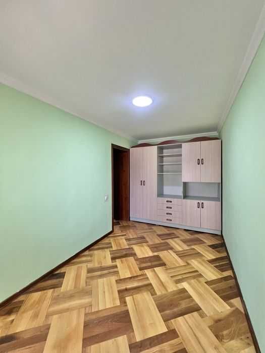 у.Шота Руставели  3/2/5  74м²