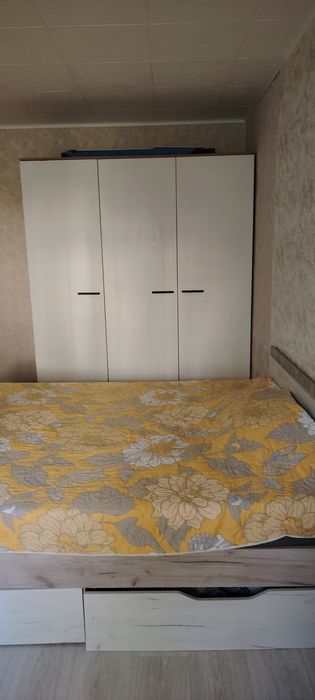 Продам спальный гарнитур