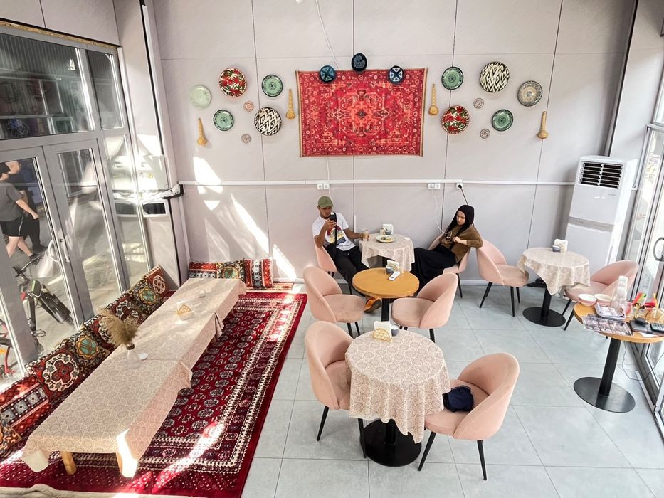 Кафе в районе Кенжехана