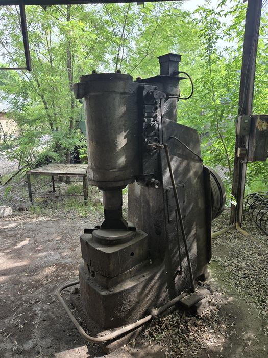 Кузнечик молот , в отличном состоянии