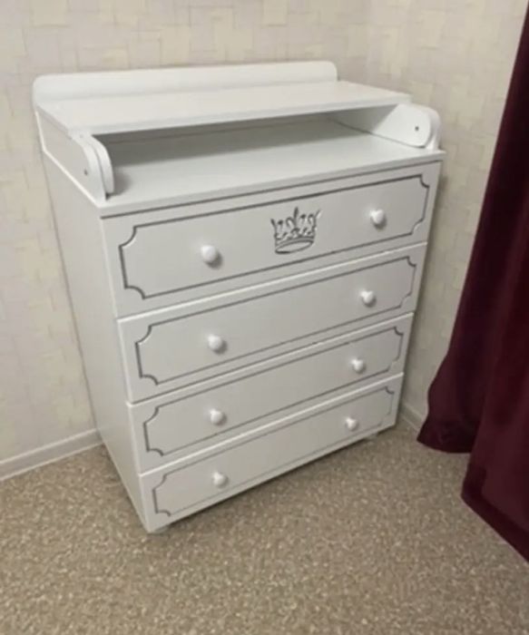 Продам детскую кровать и комод