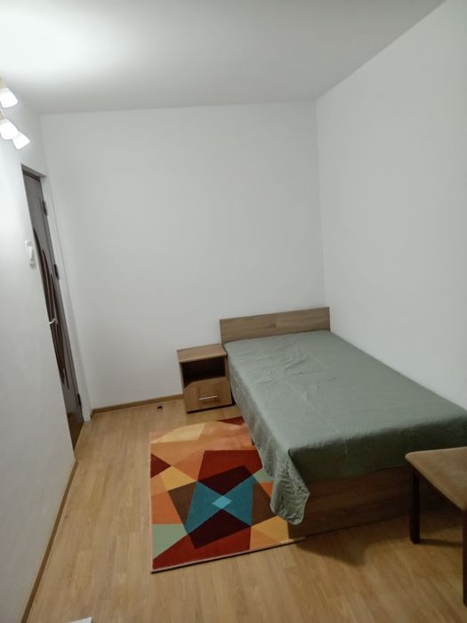 Închiriez  apartament decomandat Brasov