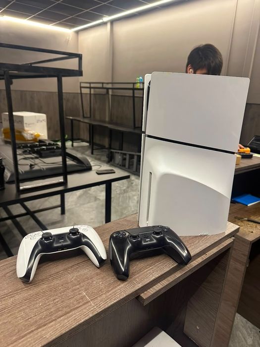 Продам PlayStation 5 slim 1 tb