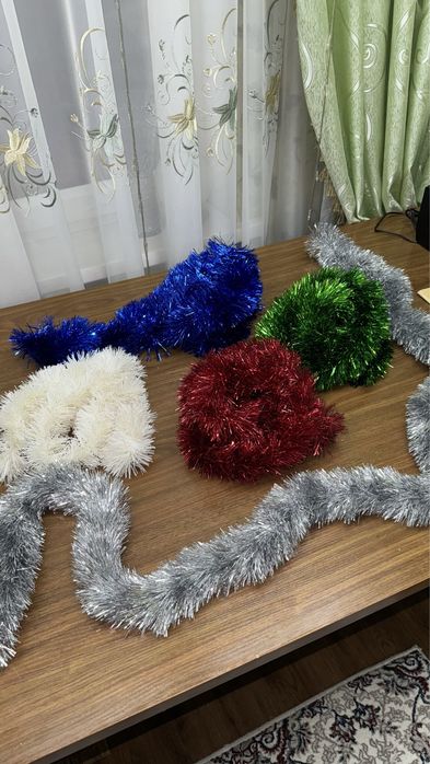 ARCHA / Продаётся ёлка 1 метр, уже украшена игрушками и мишурой