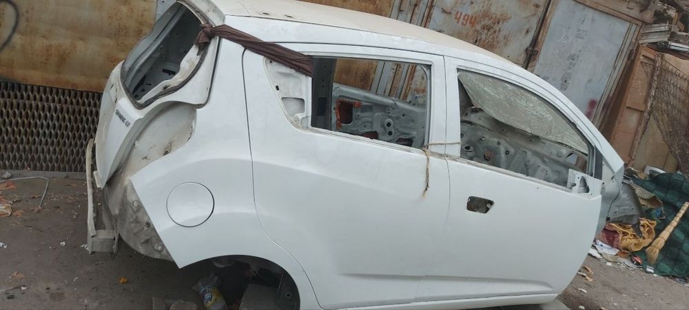 Spark kuzov  sotiladi