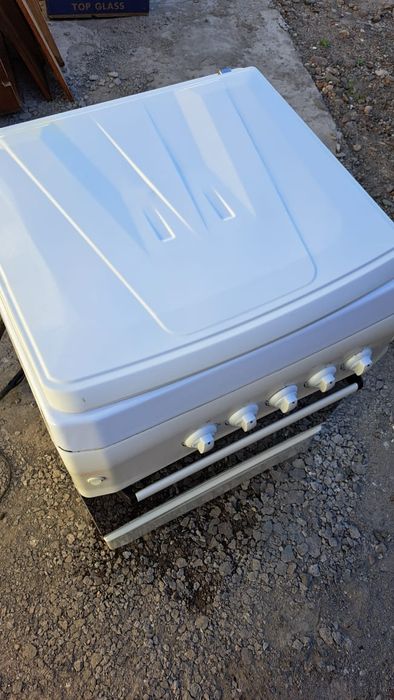 Продам газовую плиту