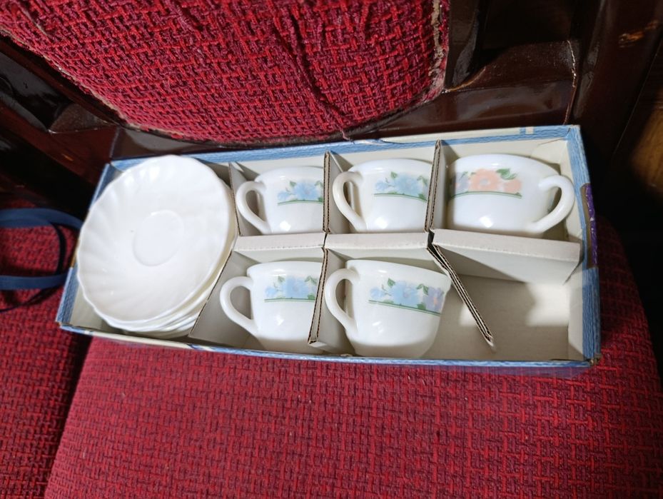 Посуда, рюмки, тарелки, чайный набор