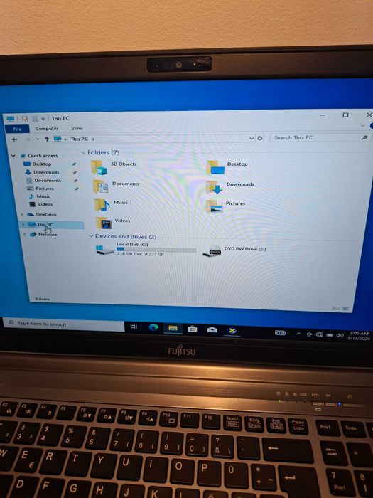LaptopxFujitsu la 600 lei ,bateria tine 2 - 3 ore