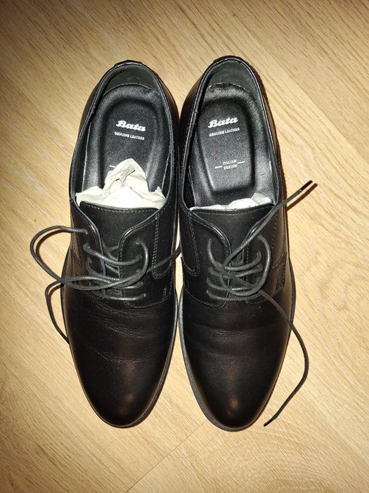 Чисто нови кожени обувки Bata