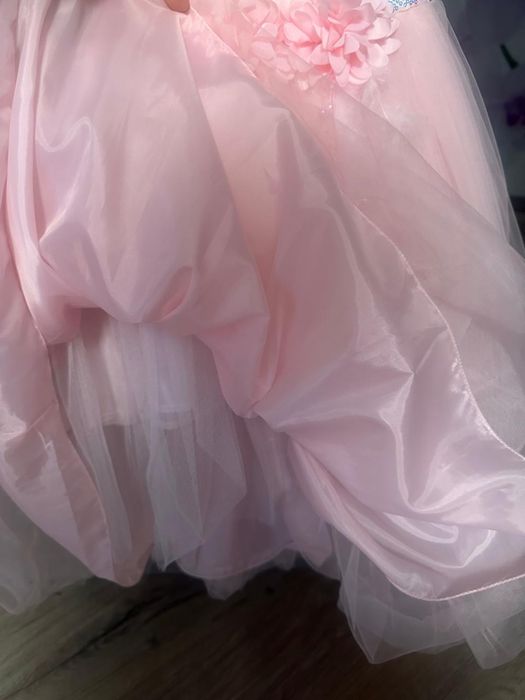 Платье праздничное