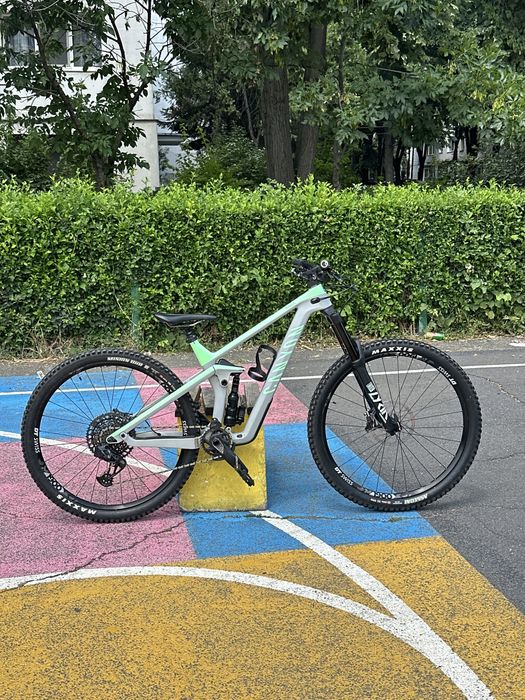 Canyon Strive 2023 M carbon (enduro nu downhill)