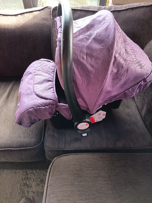 Vând căruț Chipolino Havana 3 în 1 Dhalia -550ron