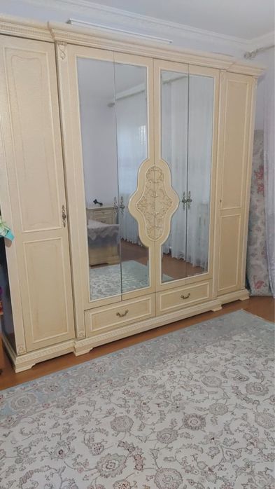 Продам спальный гарнитур