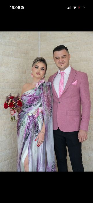 Vand rochie cu flori