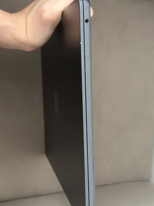 Macbook Air M2 8/256gb в хорошем состояние