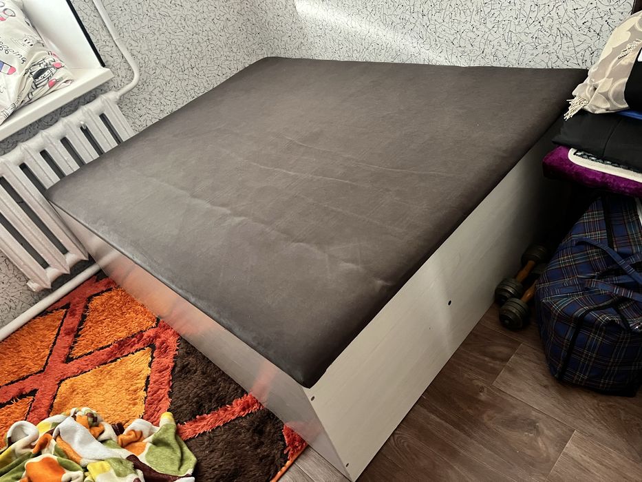 Продам тахту срочно