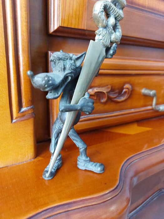 Satatueta din bronz suport bijuteri! Well, Just You Wait The Wolf