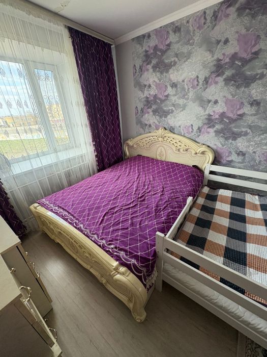 Продам кровать, комод и тумбочки